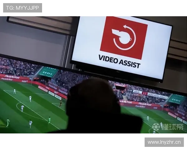以VAR回放判定为核心的足球裁判技术应用与争议解析探讨与反思
